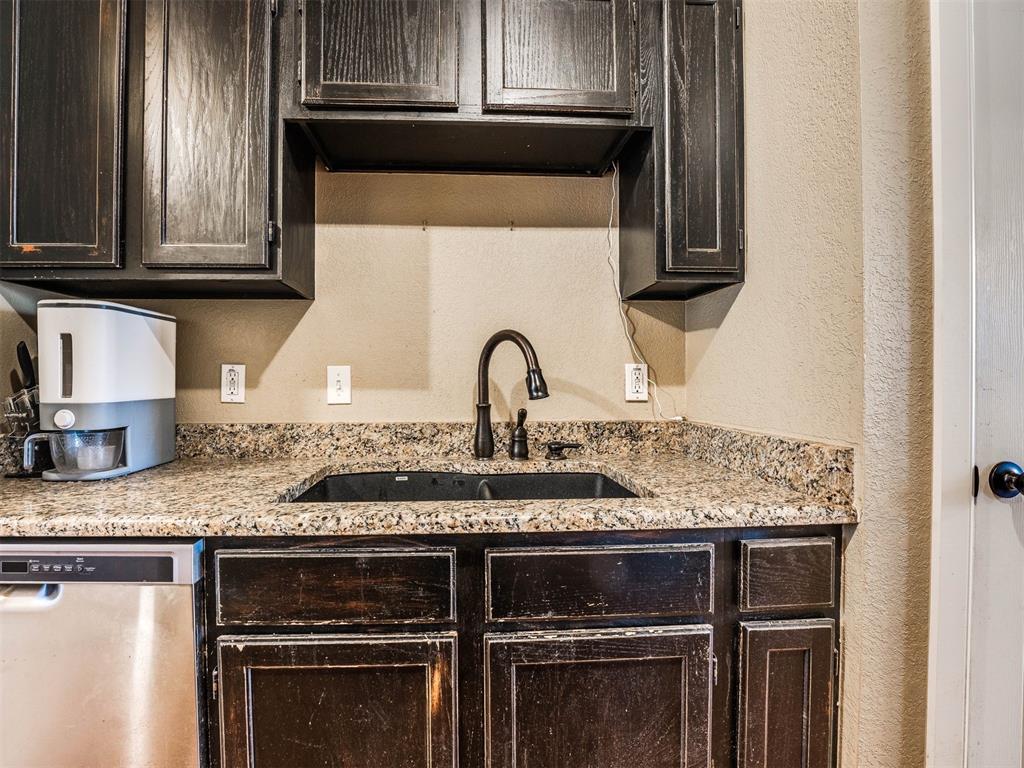 3005 Pinecrest Street