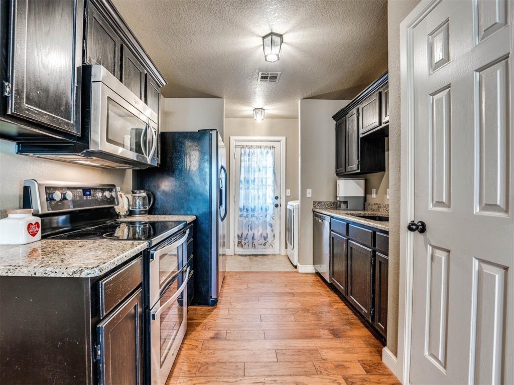 3005 Pinecrest Street