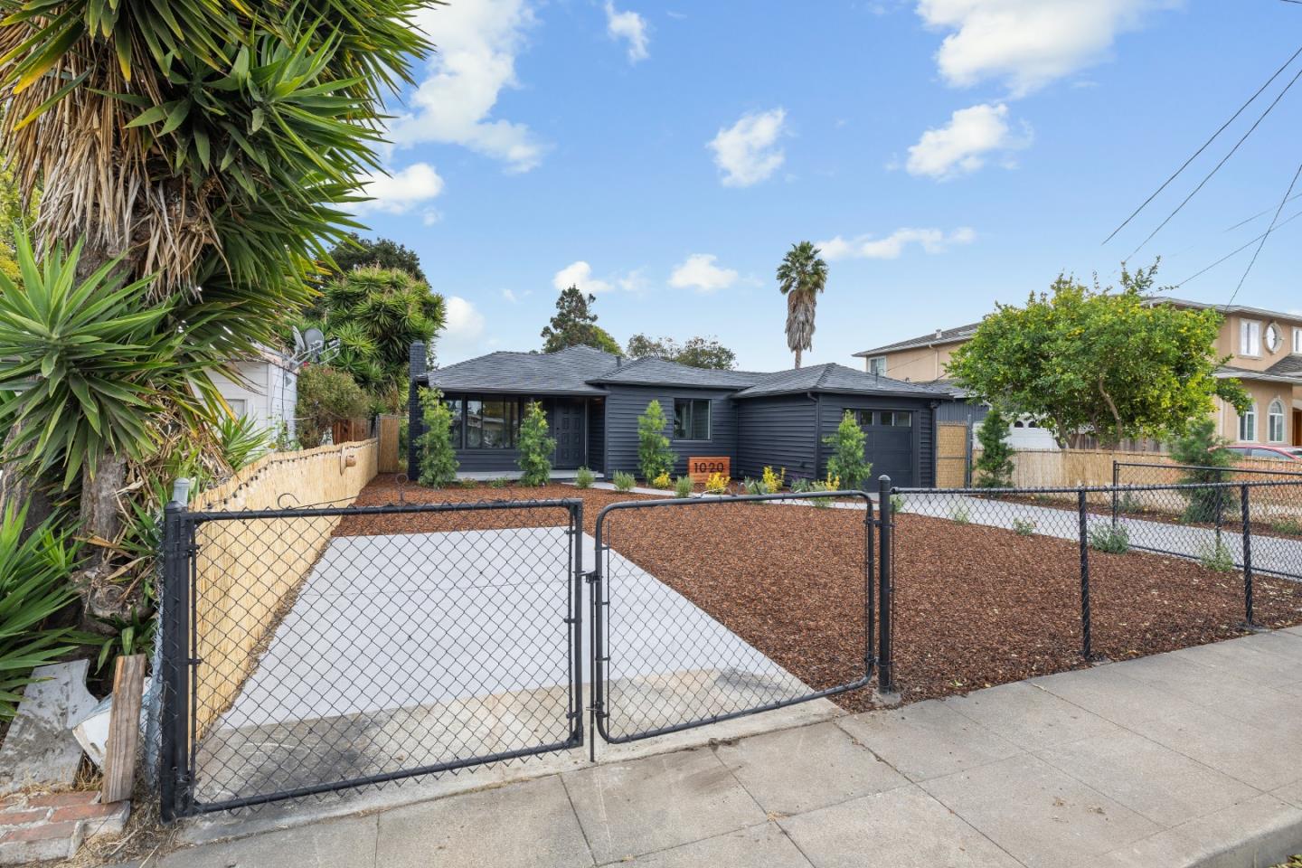 1020 Laurel AVE
