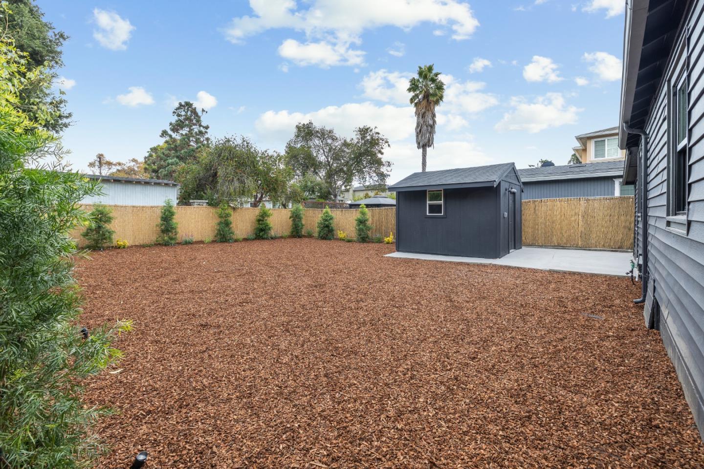 1020 Laurel AVE