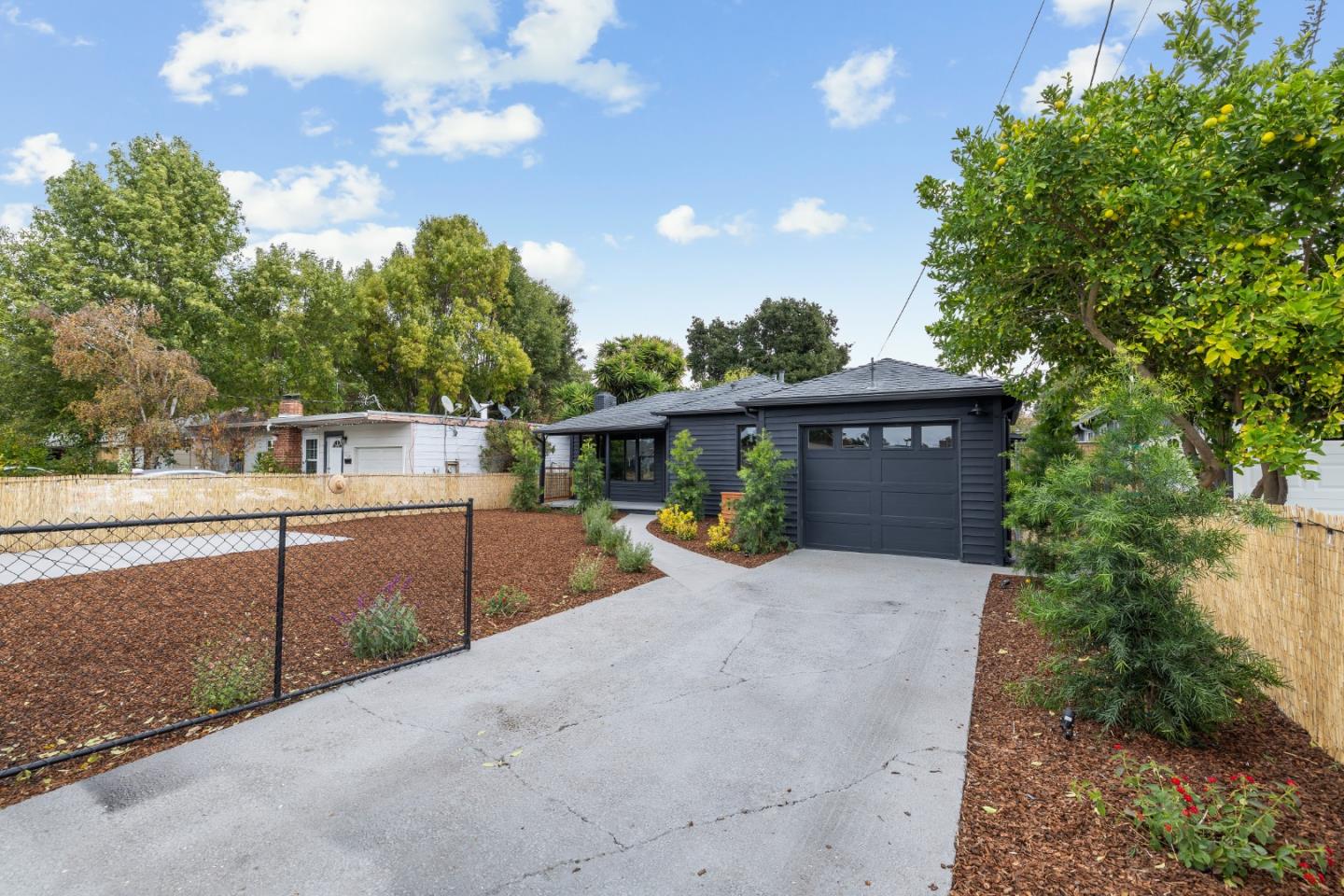 1020 Laurel AVE
