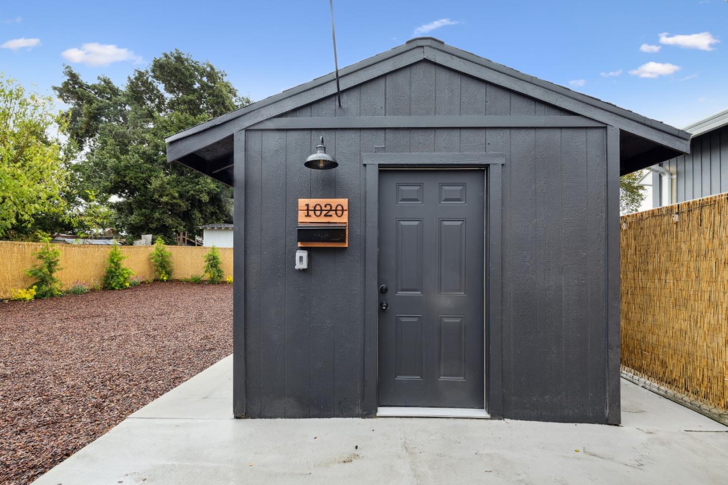 1020 Laurel AVE