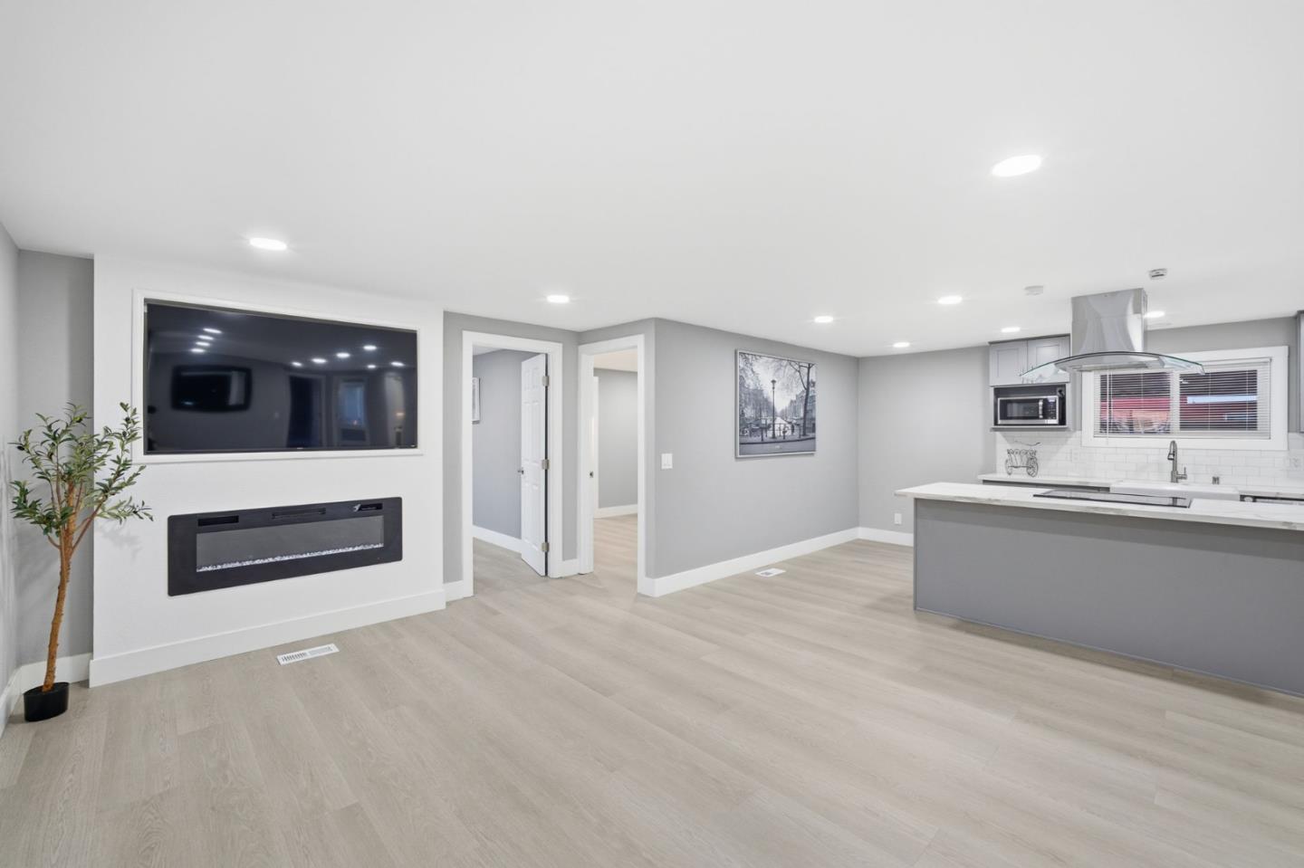 174 Redwood Avenue Unit: 174