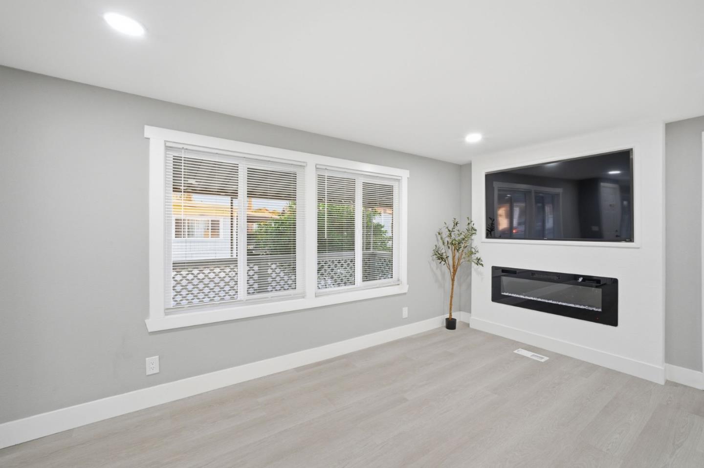 174 Redwood Avenue Unit: 174