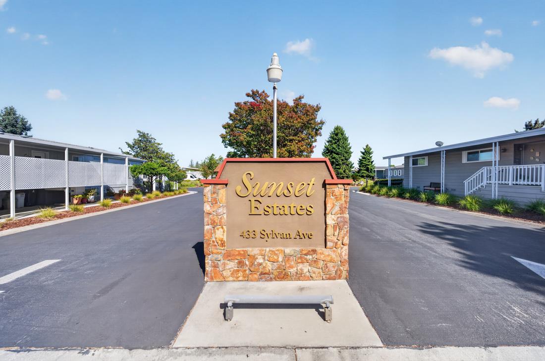433 Sylvan Avenue Unit: 134