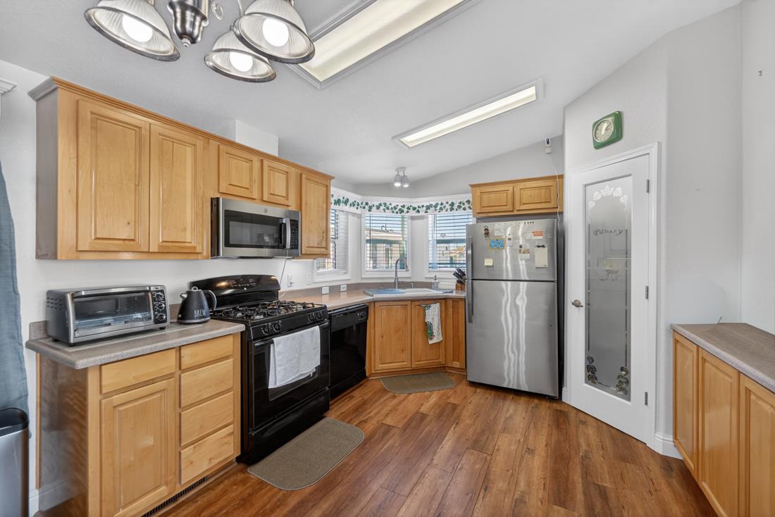 433 Sylvan Avenue Unit: 134