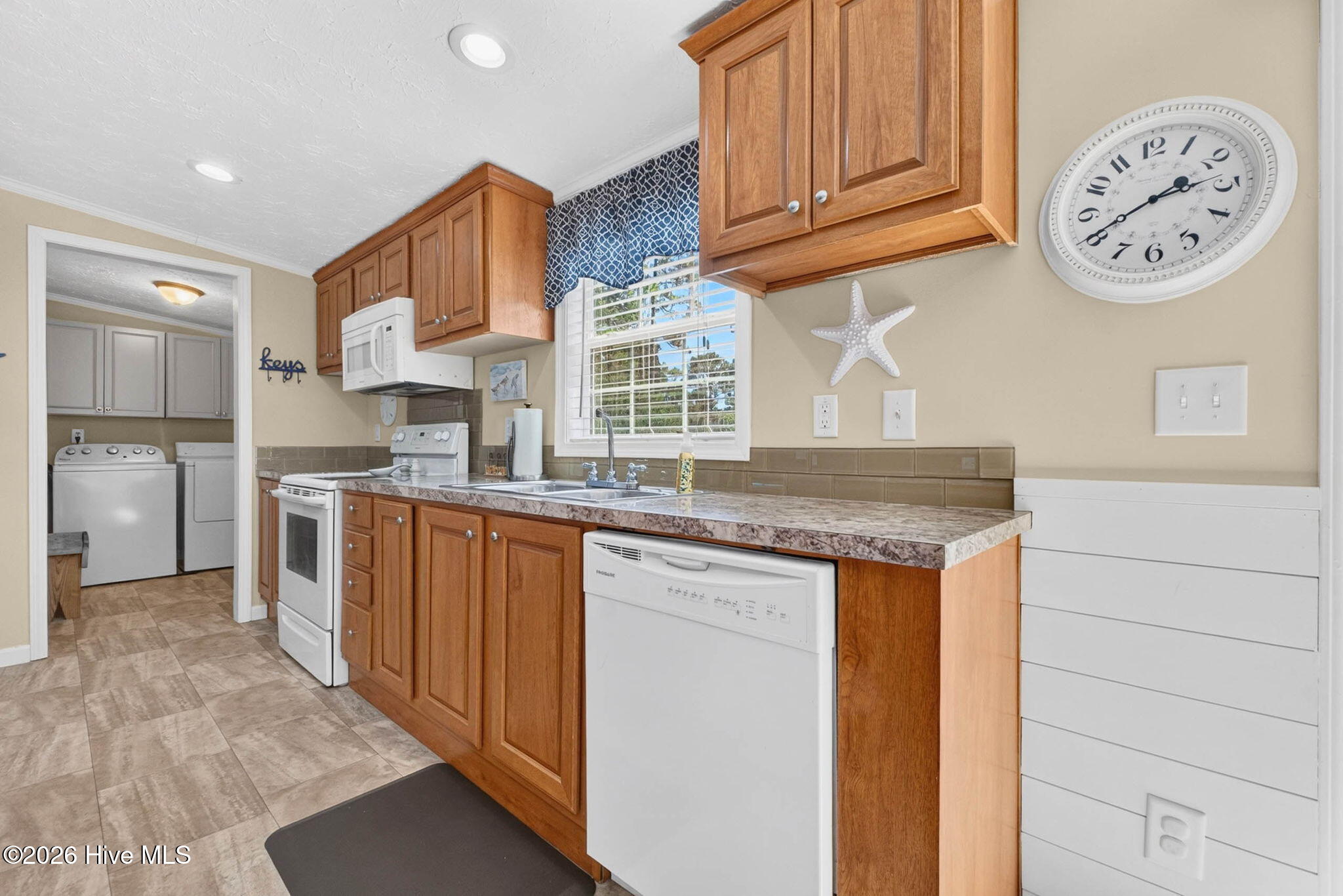3505 Lakewood Drive SW