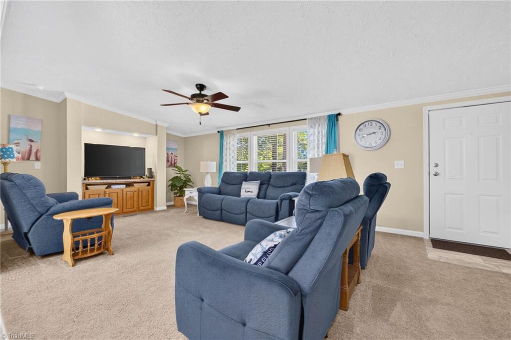 5305 Lakewood Drive