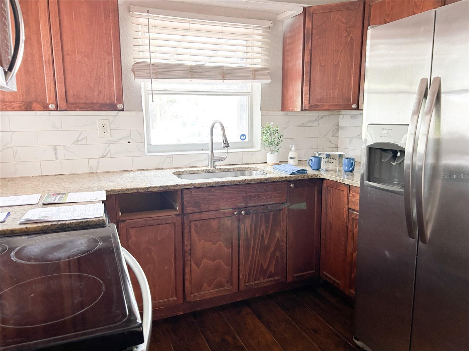 1160 AUSTIN ST