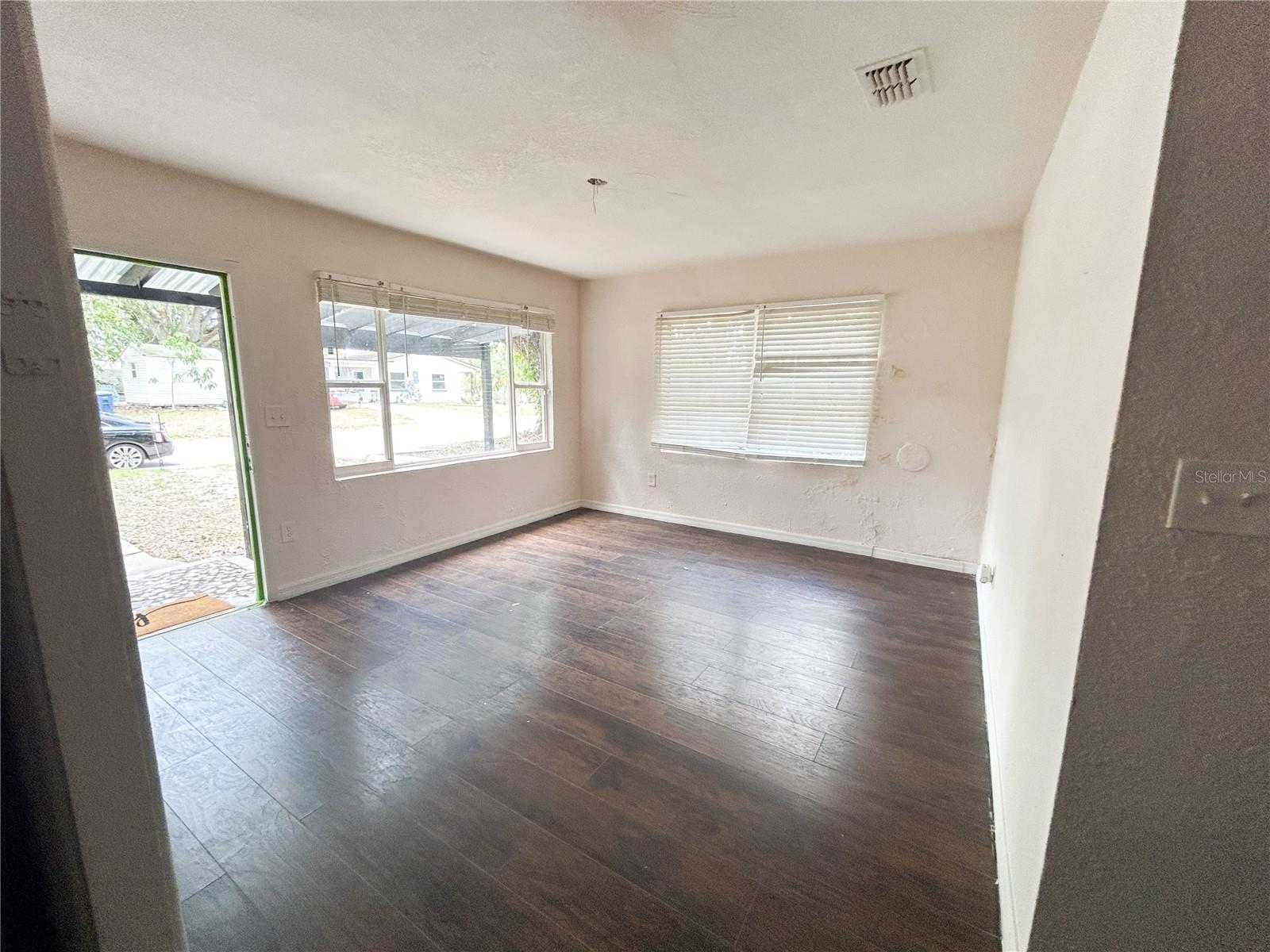 1160 AUSTIN ST