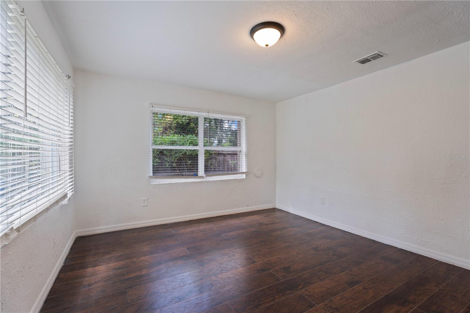 1160 AUSTIN ST