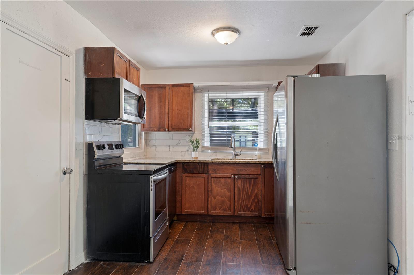 1160 AUSTIN ST