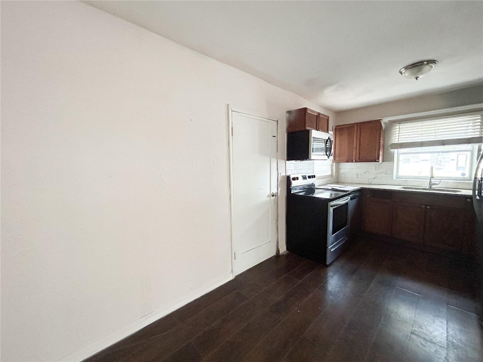 1160 AUSTIN ST