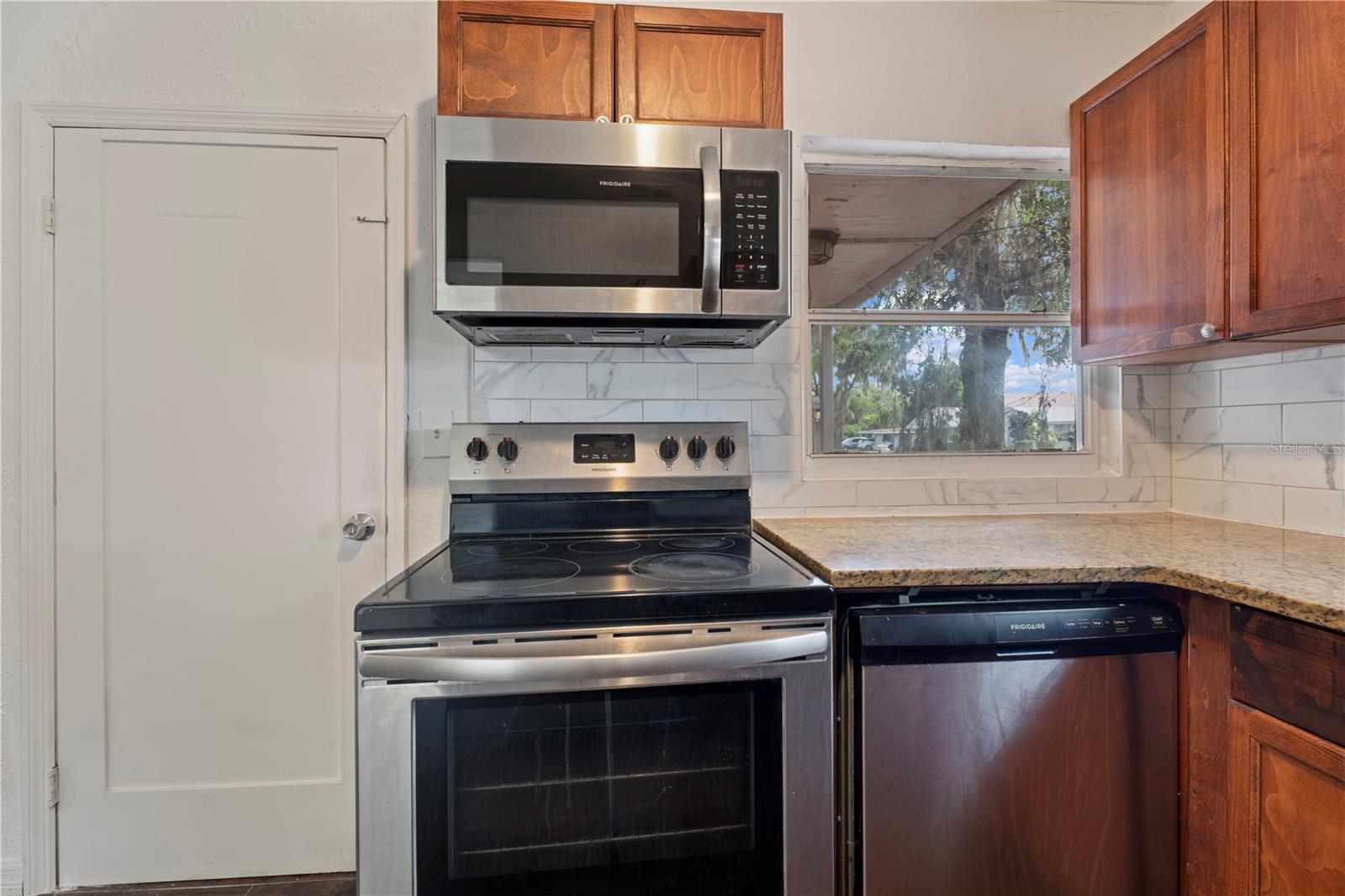 1160 AUSTIN ST