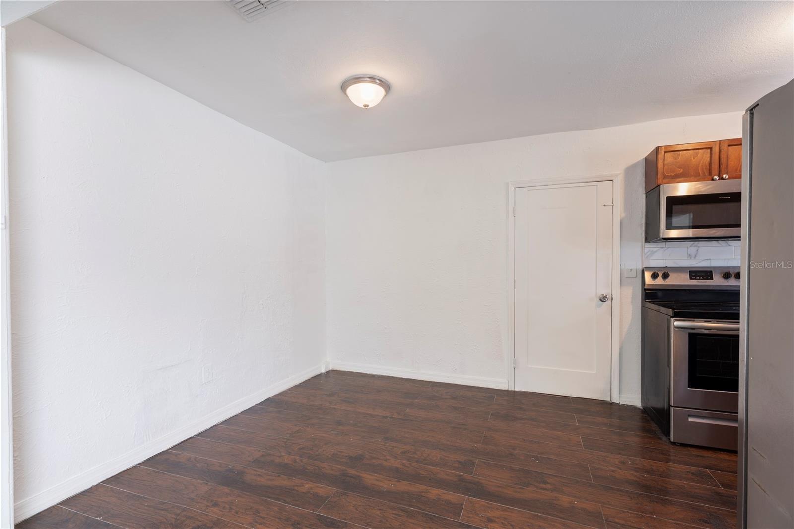 1160 AUSTIN ST