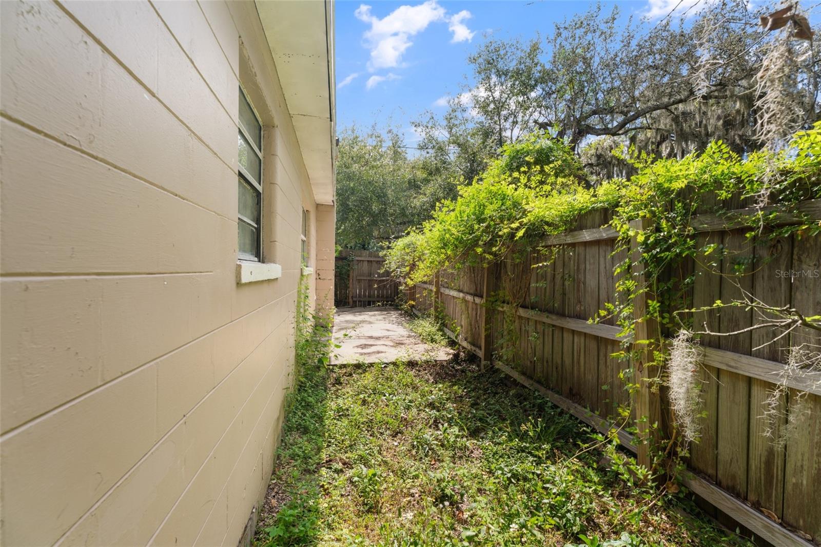 1160 AUSTIN ST