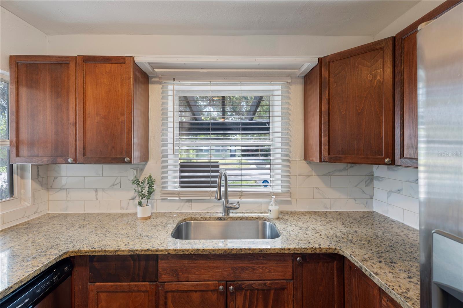 1160 AUSTIN ST
