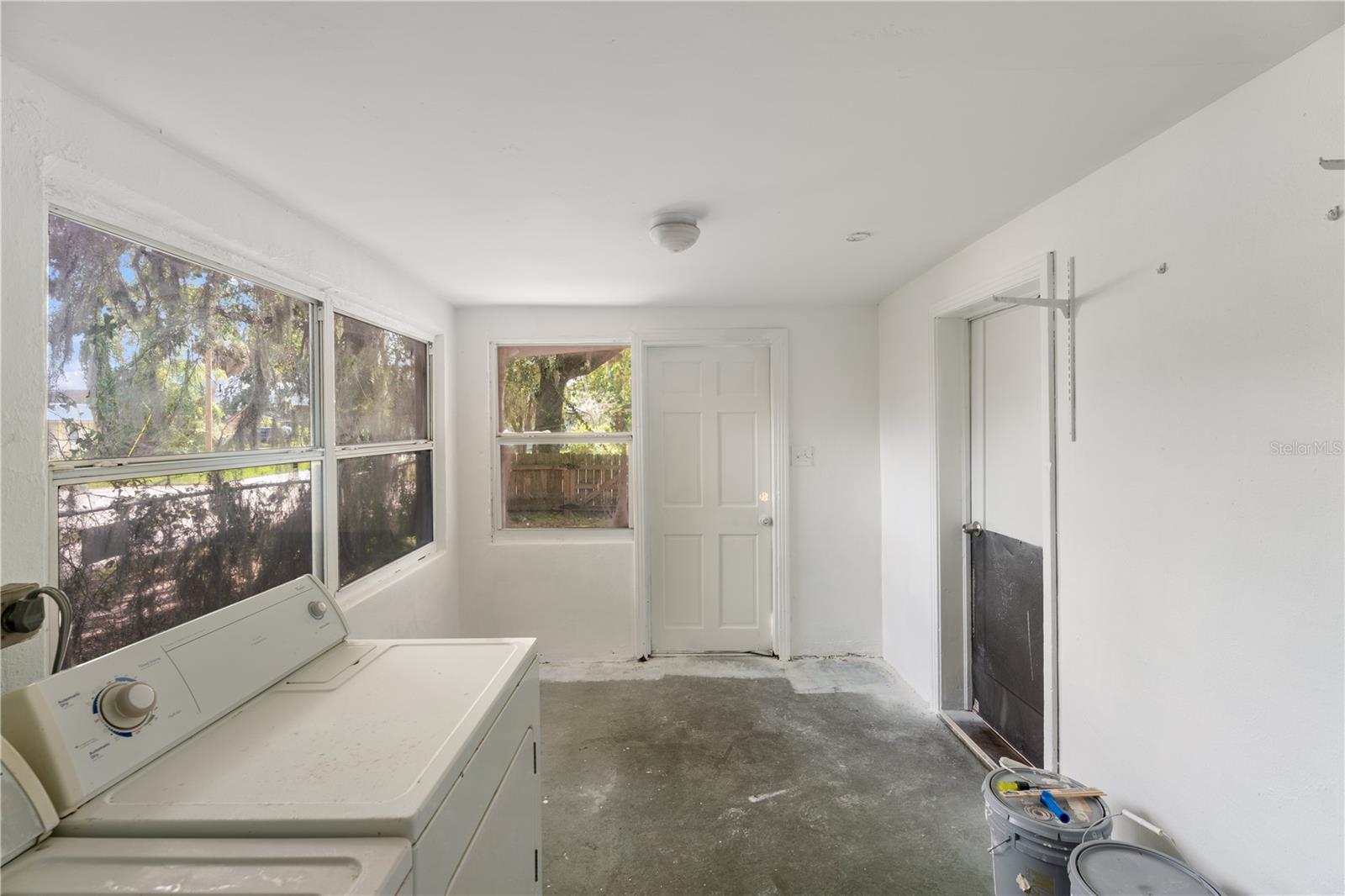 1160 AUSTIN ST