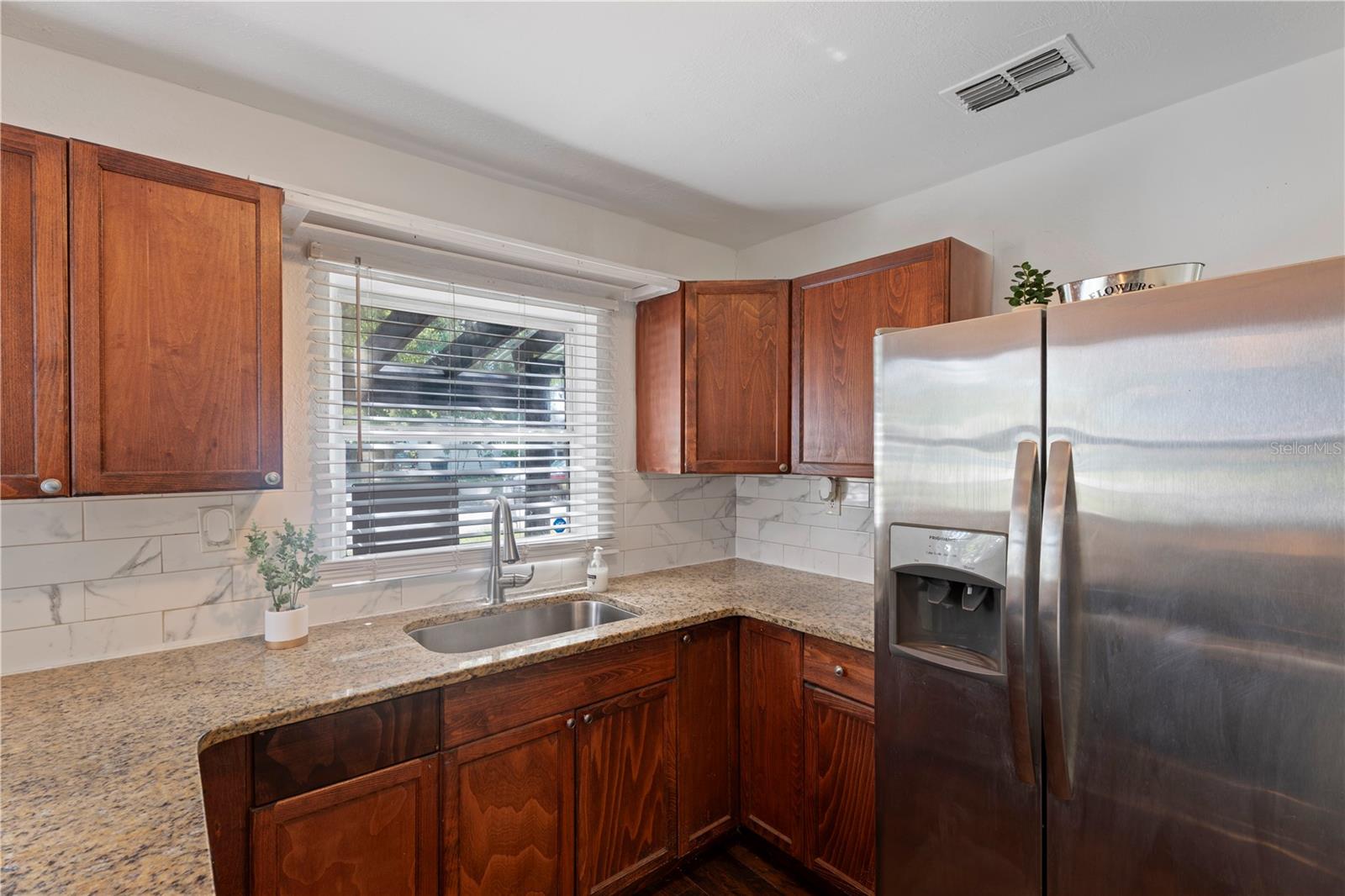 1160 AUSTIN ST
