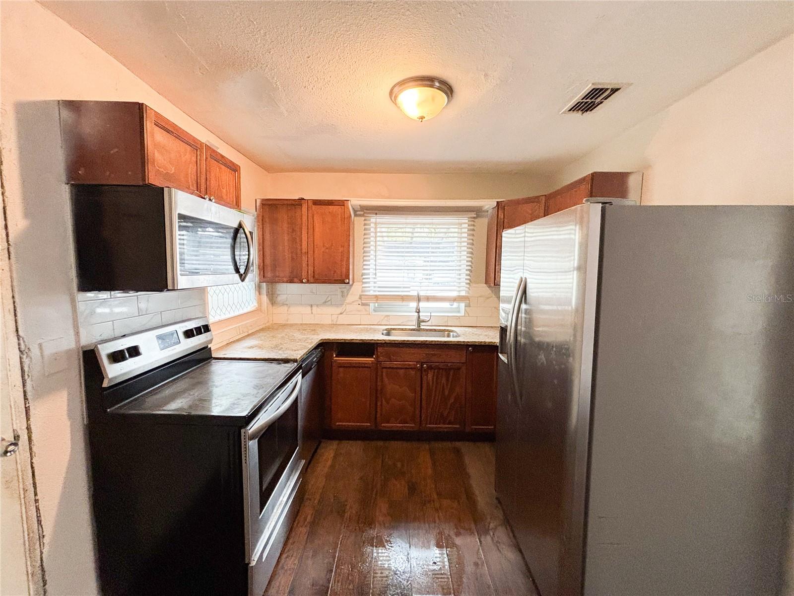 1160 AUSTIN ST