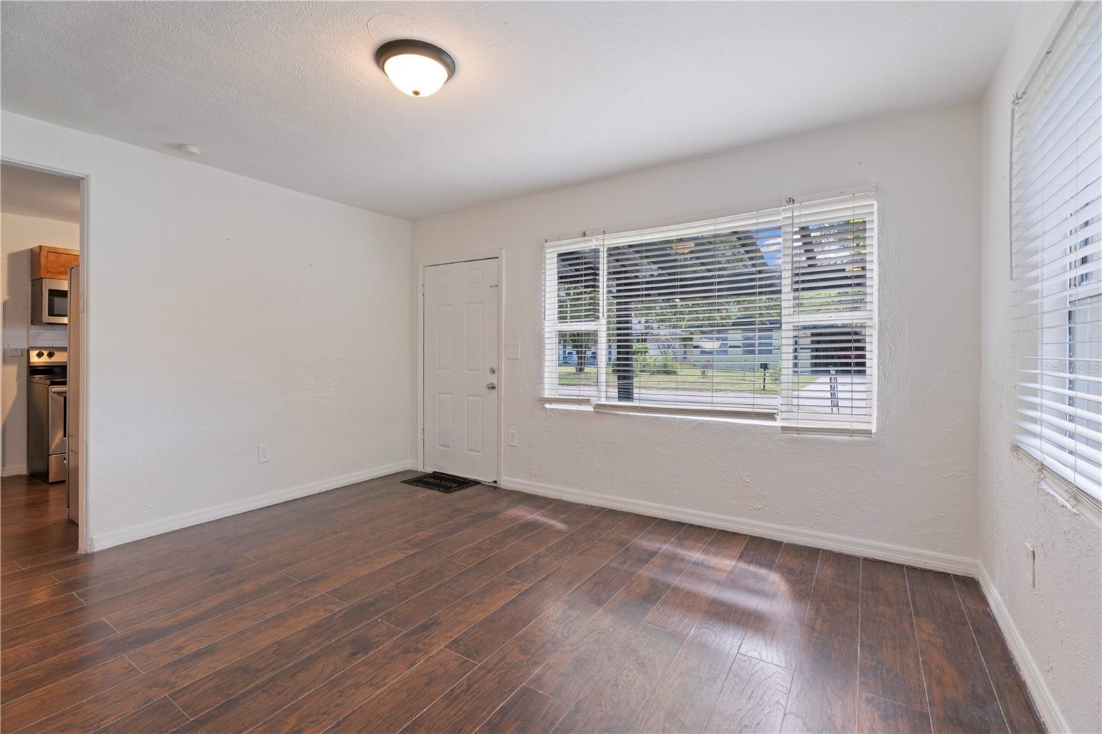 1160 AUSTIN ST
