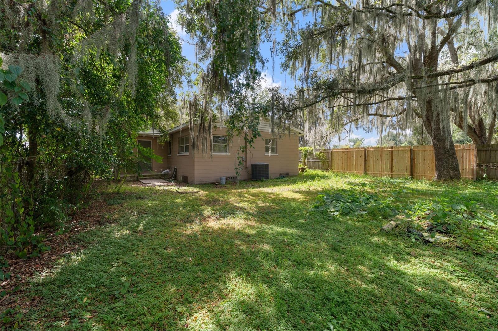 1160 AUSTIN ST
