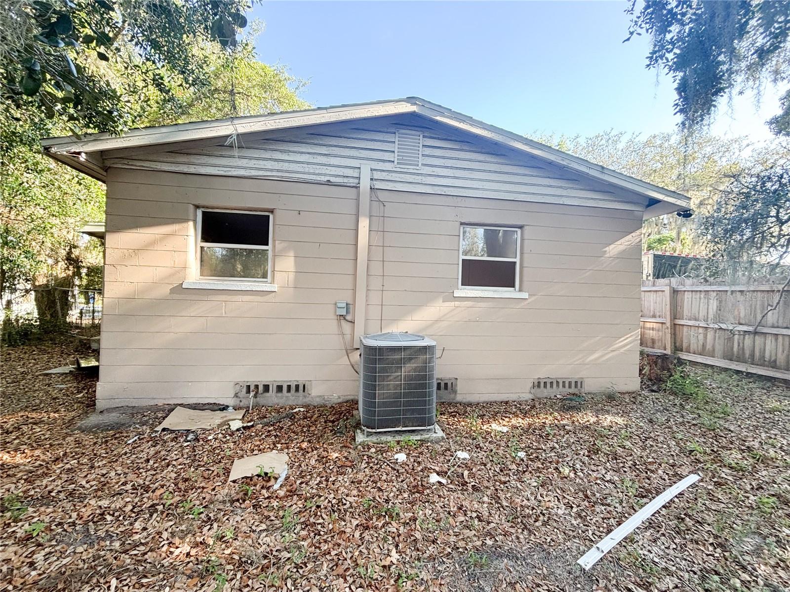 1160 AUSTIN ST