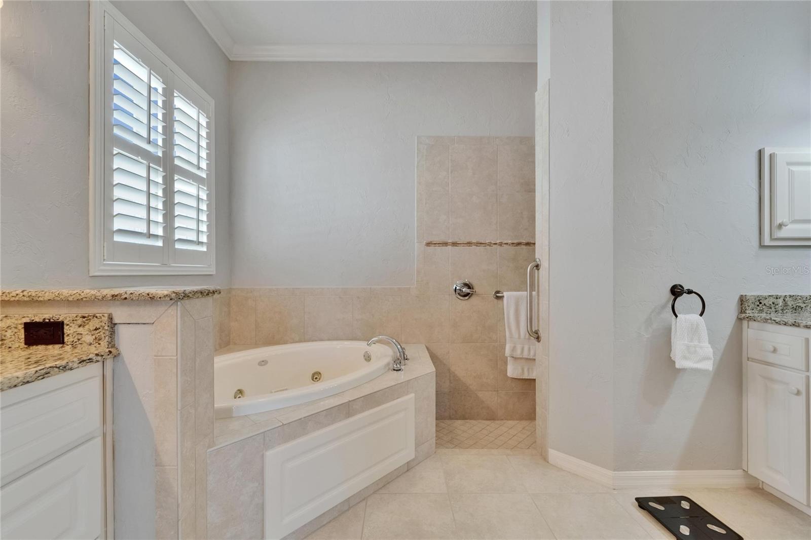 2464 LAUREL GLEN DR