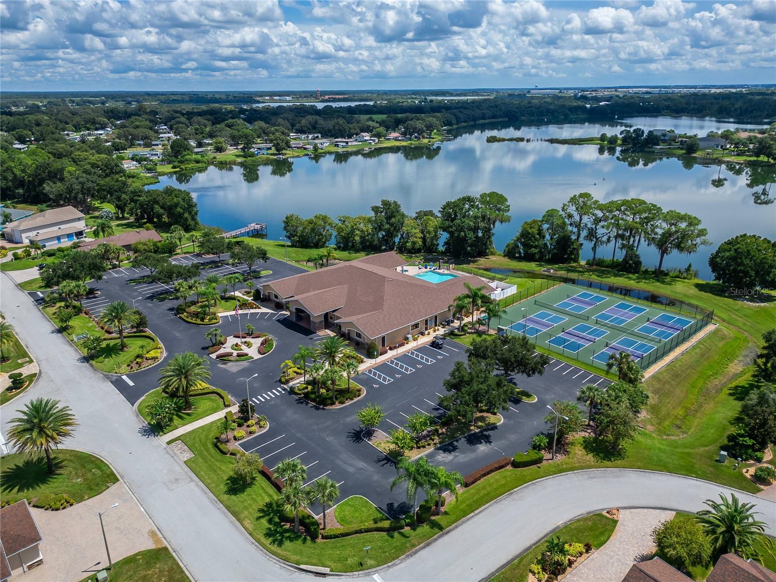 453 NOLANE LN