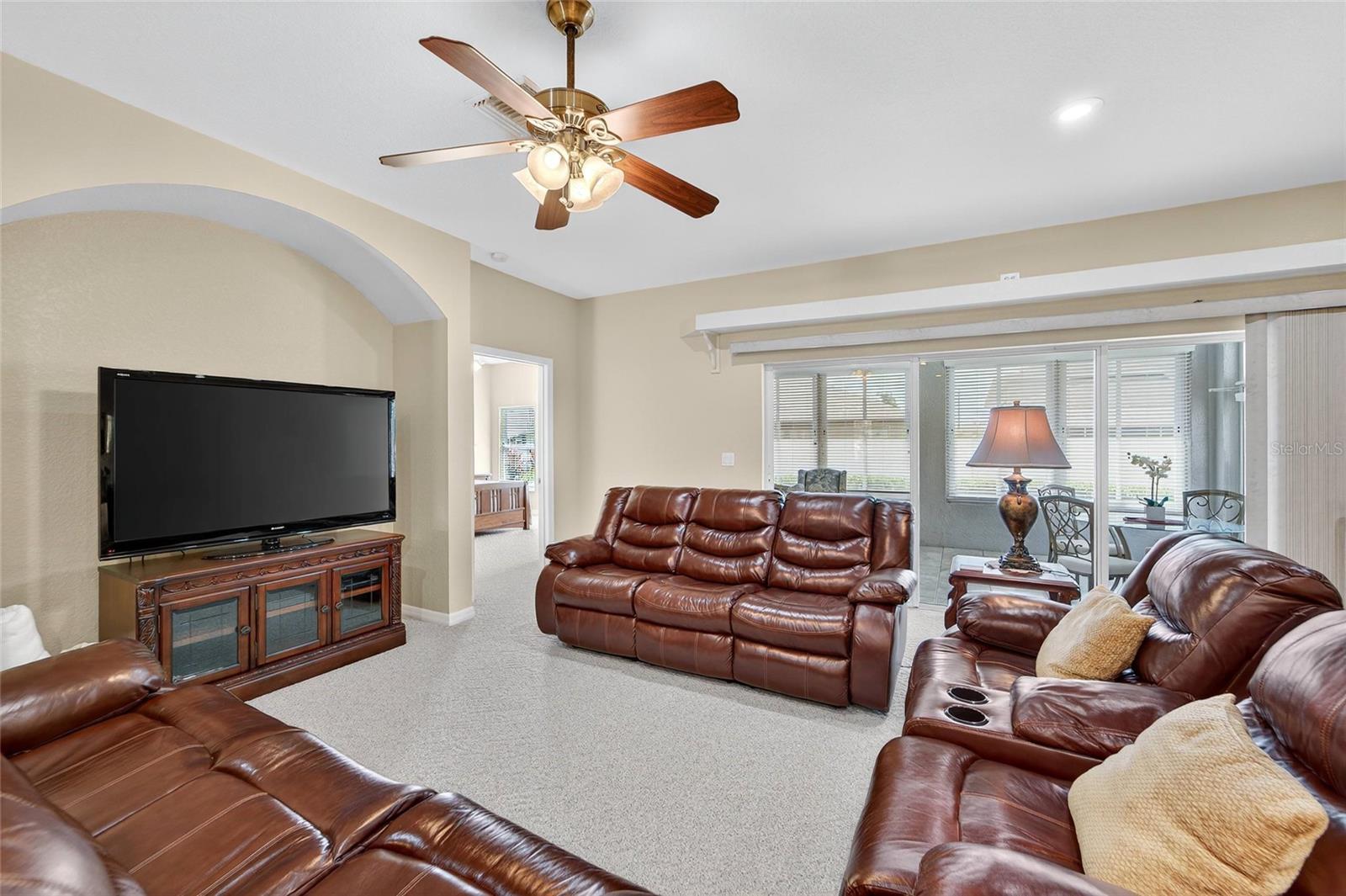 453 NOLANE LN