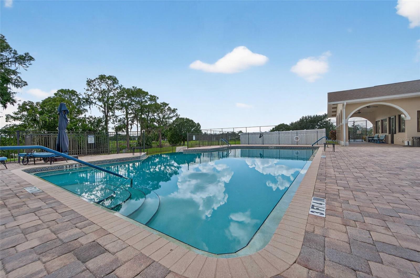 453 NOLANE LN