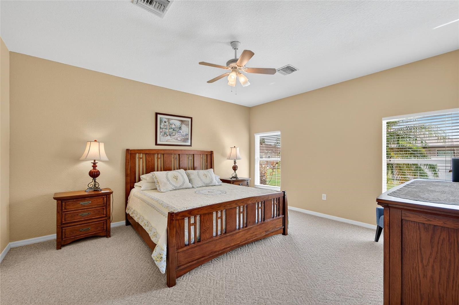 453 NOLANE LN