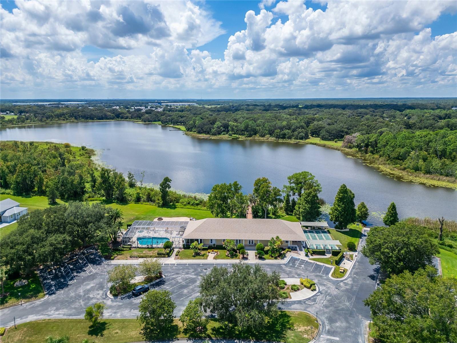 453 NOLANE LN