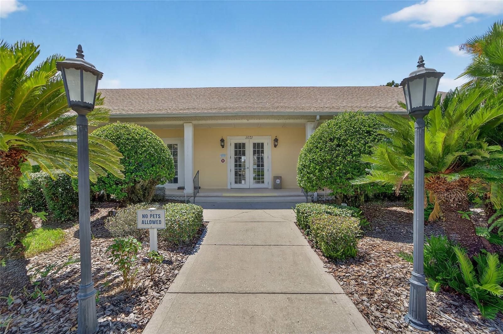 453 NOLANE LN
