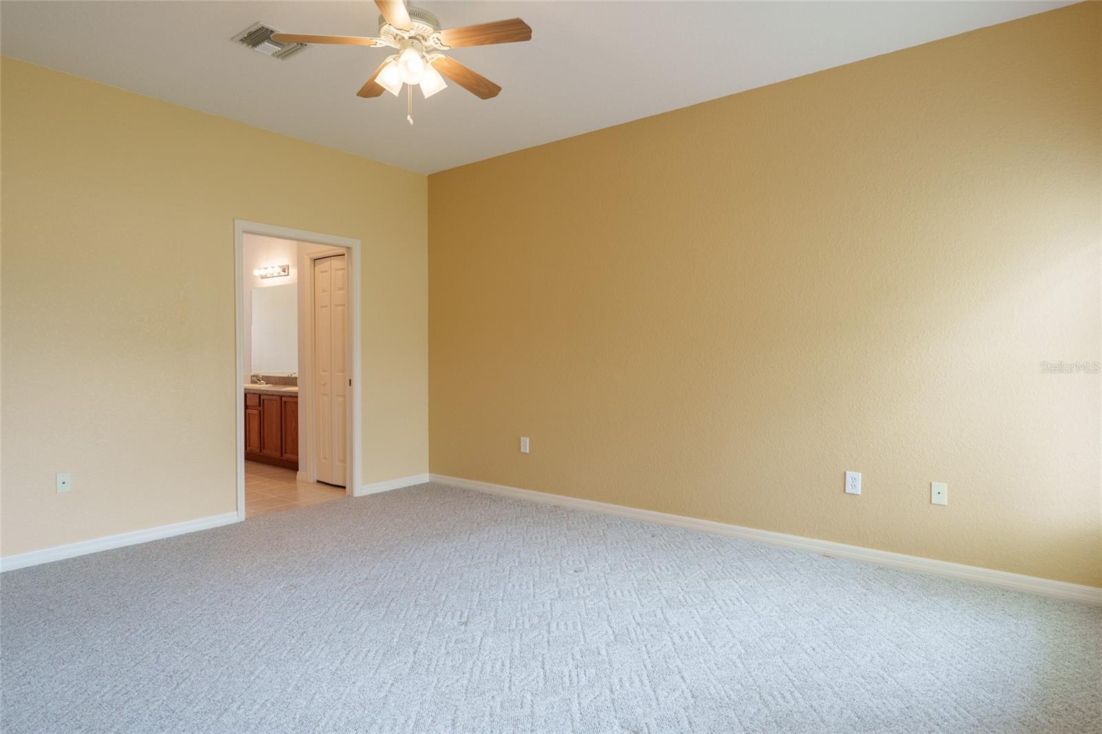 453 NOLANE LN