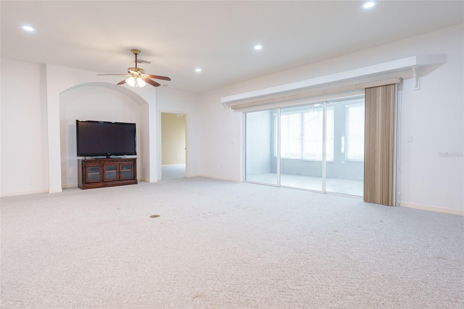 453 NOLANE LN