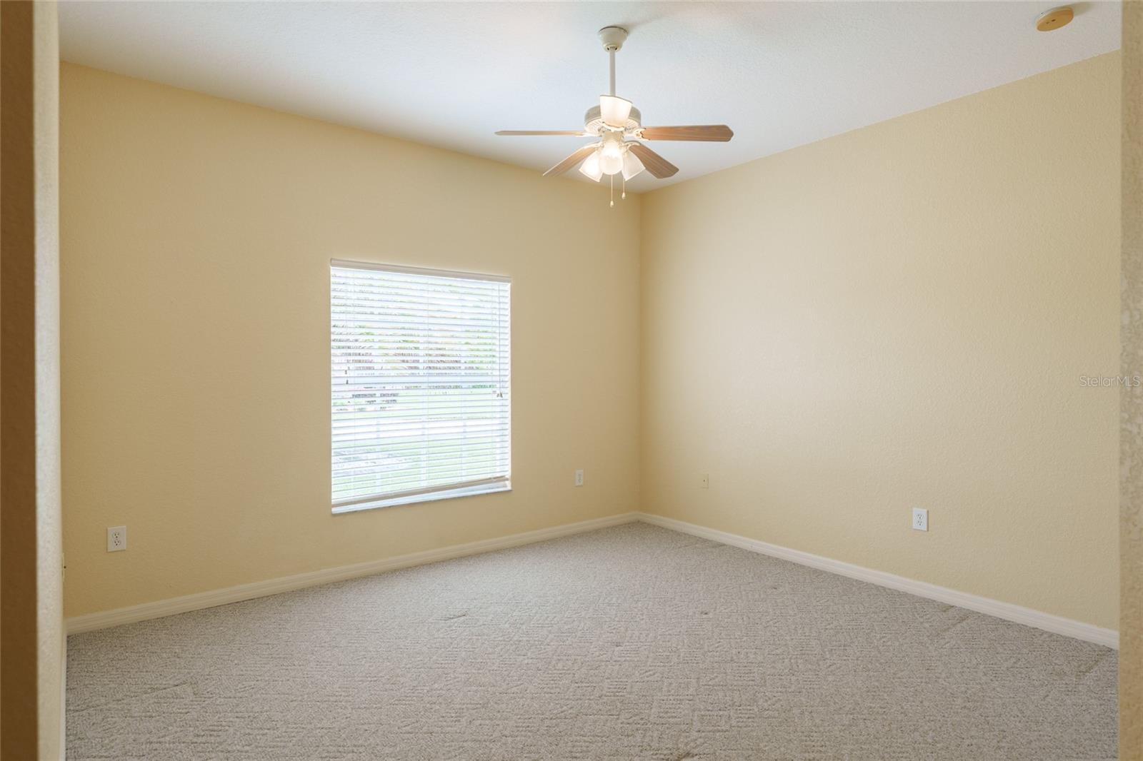 453 NOLANE LN