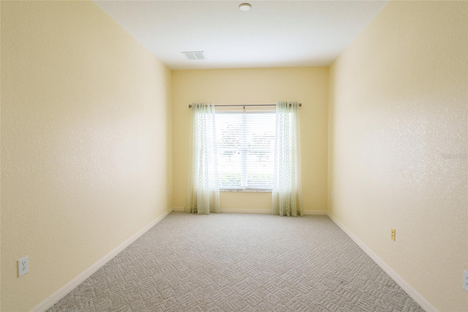453 NOLANE LN