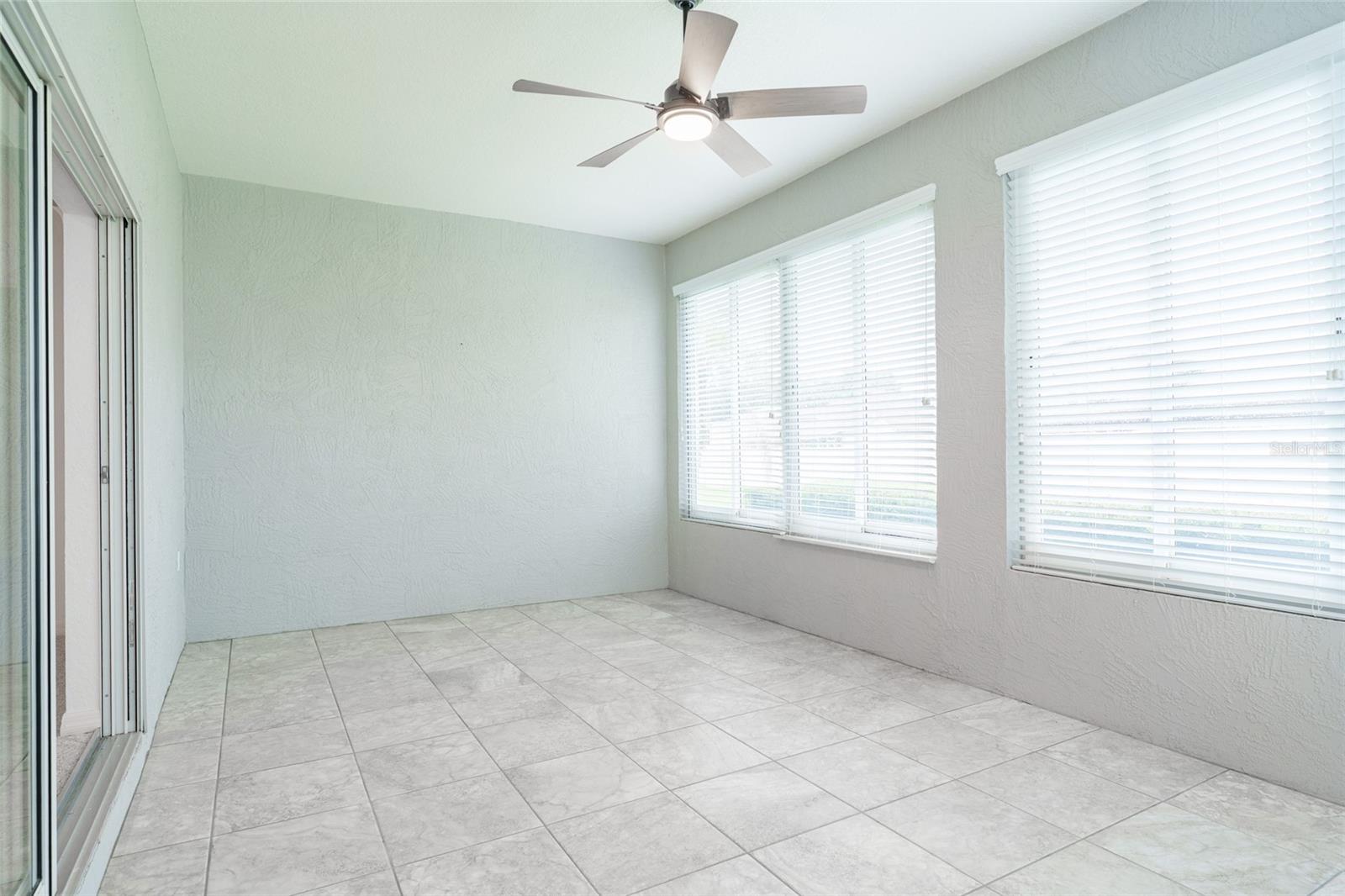 453 NOLANE LN