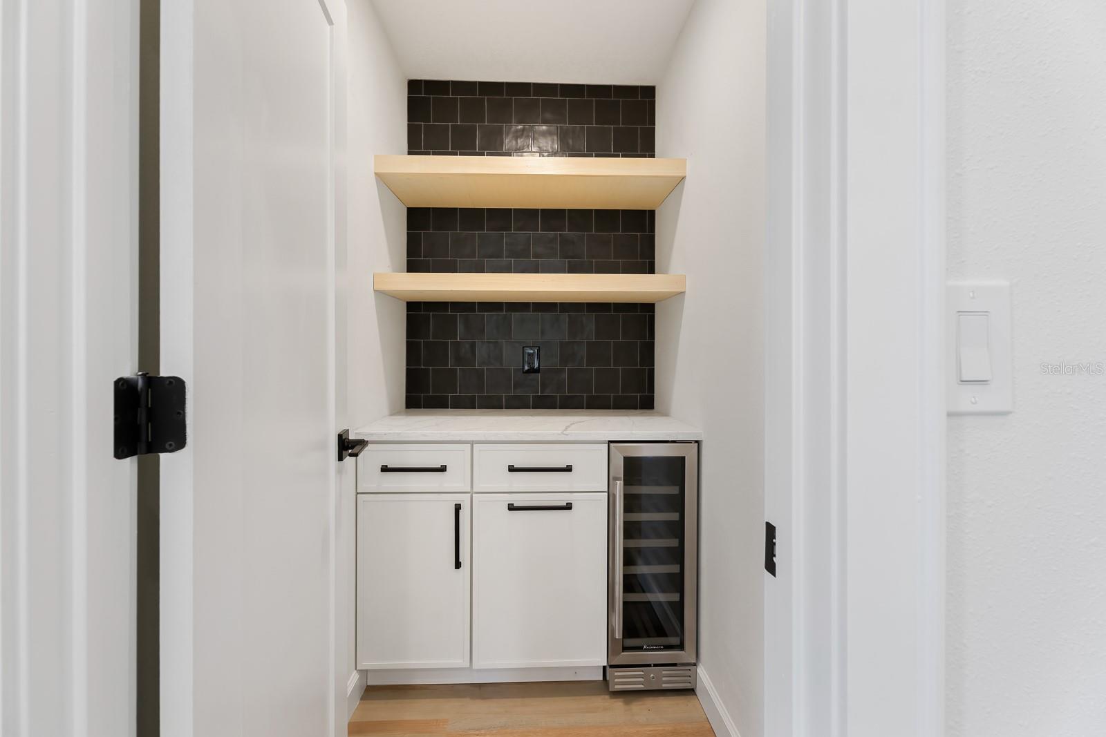 1944 VISTA VIEW DR
