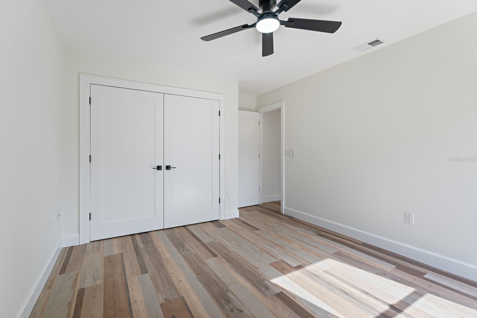 1944 VISTA VIEW DR
