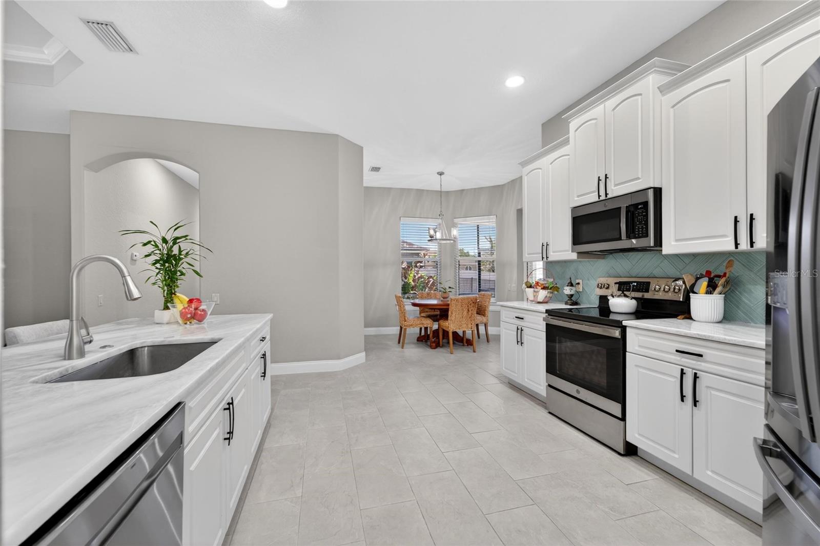 2665 HICKORY VIEW LOOP