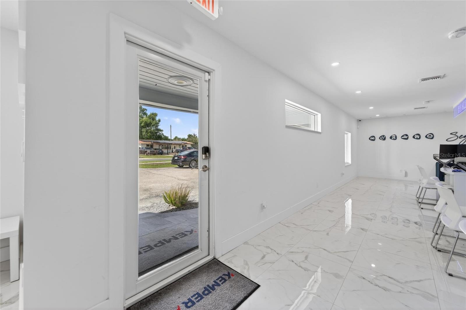 1233 BARTOW RD