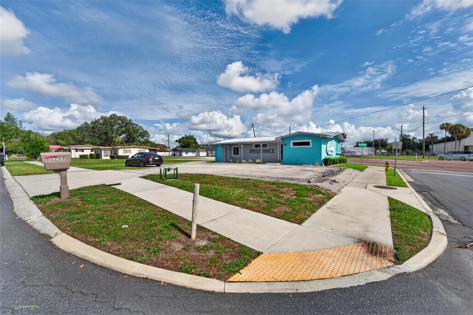 1233 BARTOW RD