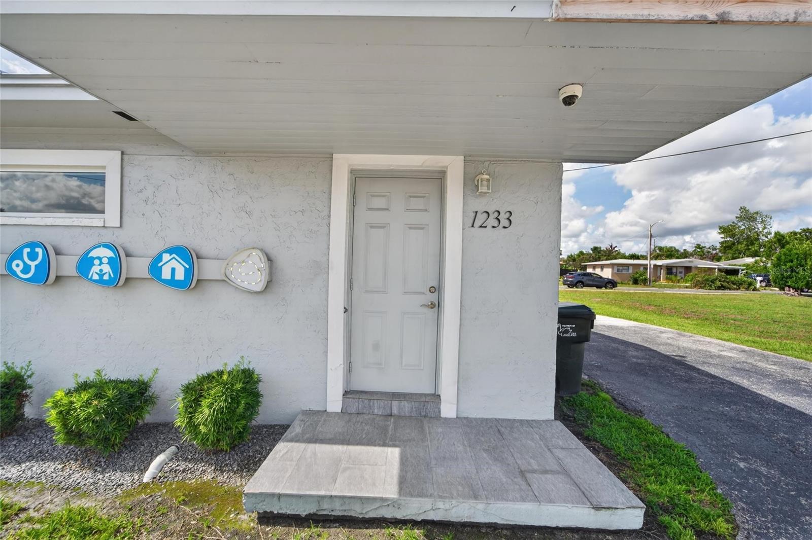 1233 BARTOW RD