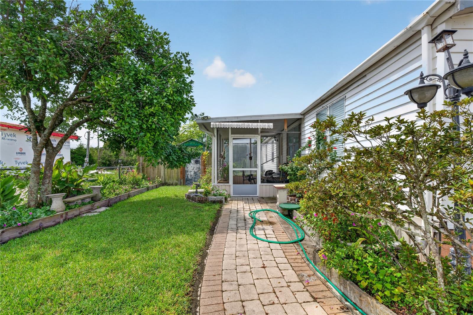2558 MCINTOSH DR