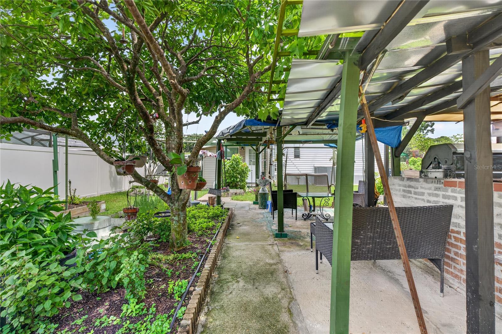 2558 MCINTOSH DR