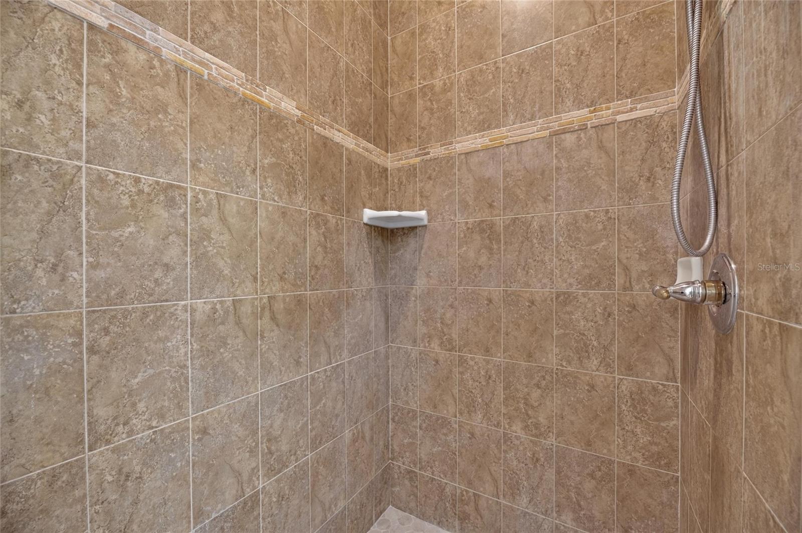 6408 WALKERS GLEN DR