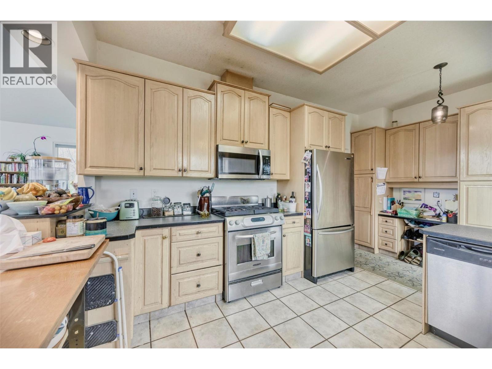 1282 Corbishley Avenue