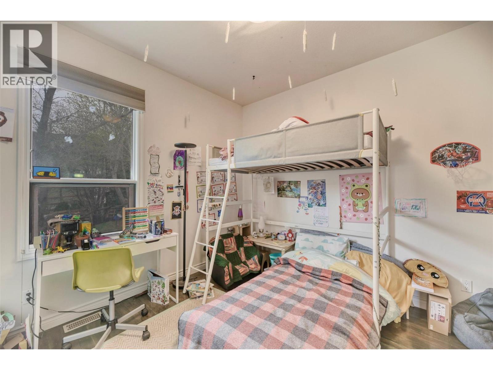 1282 Corbishley Avenue